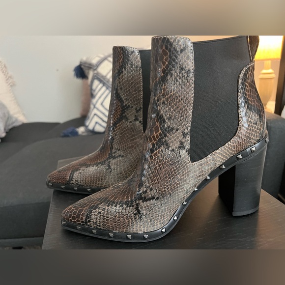 Charles David size 6 1/2 never worn boots - Picture 7 of 7